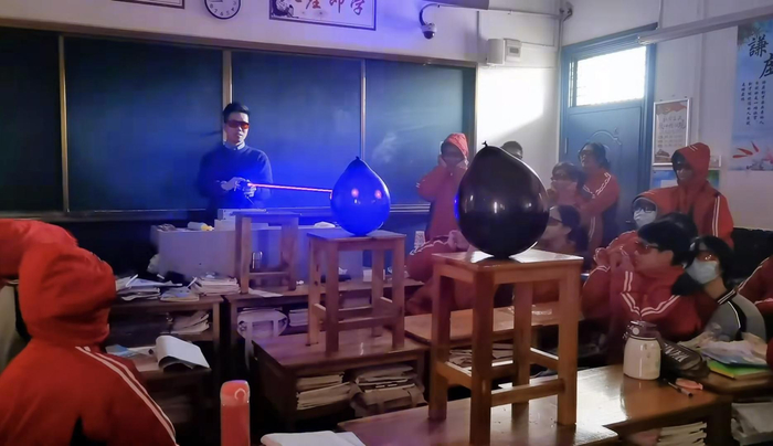 ▲夏振东上物理课