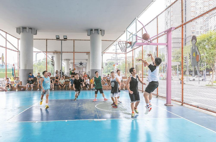 府青路立交桥下的运动空间