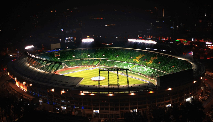 ▲国安俱乐部做的全场tifo。