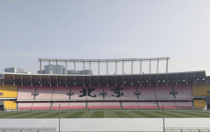 ▲在工体看台上测试“北京”二字。