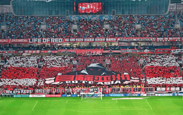 ▲刀锋球迷会制作的tifo。