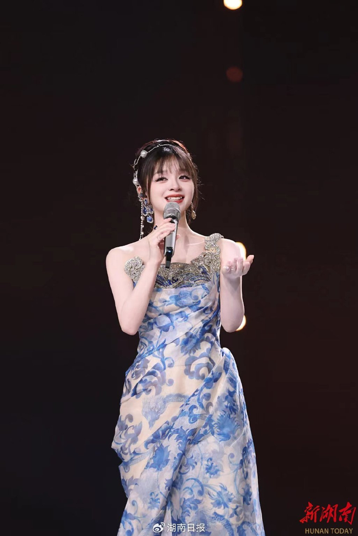 乘风之夜上的美依礼芽。图源节目组