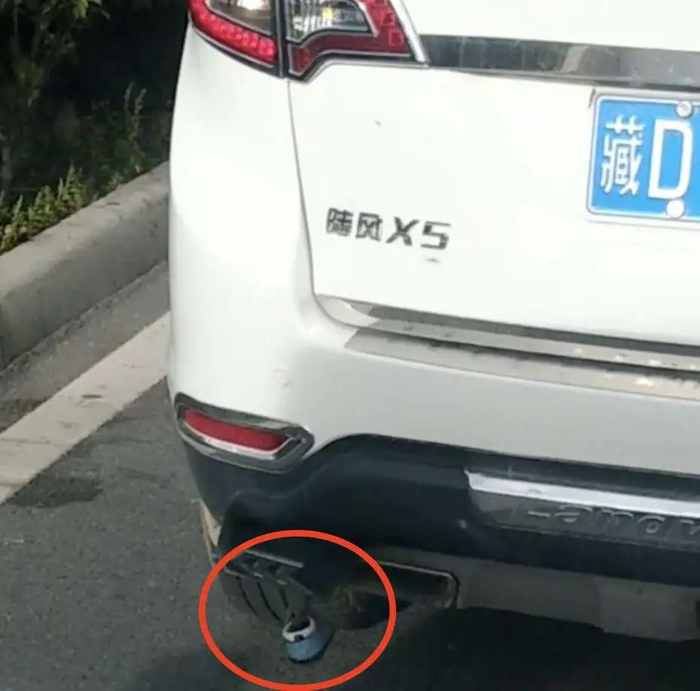 显然日喀则也有挂鞋的车