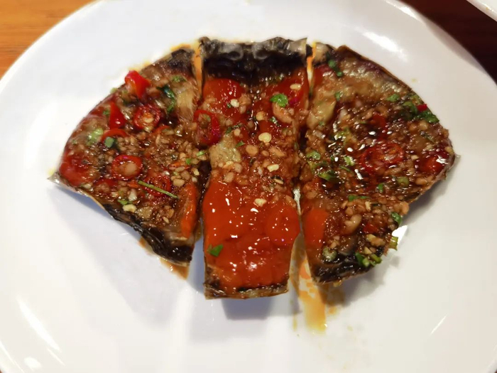 生腌膏蟹。林日清 摄