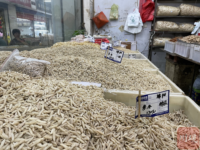 麦冬价格已上涨至170元/公斤 燕巧 摄