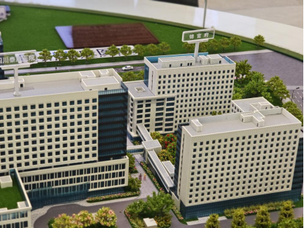 （图说：泰康之家·锦官府紧邻四川泰康医院，被定位为以护理型为主的高品质养老社区。）