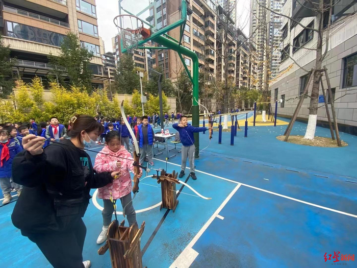 ▲射箭运动进校园（受访者供图）