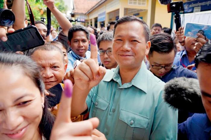 7月23日，洪马内在柬埔寨金边的一处投票站。图/视觉中国