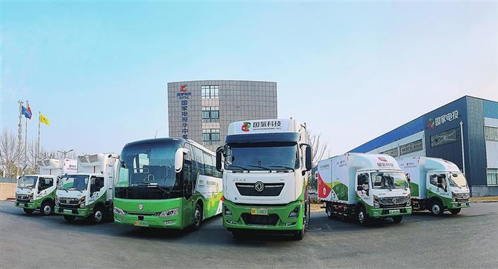     搭载国氢科技自主“氢腾”燃料电池系统的客车、轻卡、重卡批量投运。（国氢科技供图）