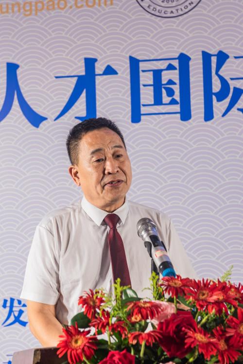图：欧盟-中国交流协会主席孟昭祺