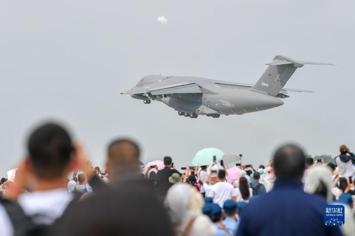 7月26日，在2023年空军航空开放活动·长春航空展上，运油-20起飞。新华社记者 张楠 摄