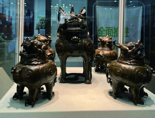 图为“格物明法：独角神兽精品展”上的“神兽”。 郑超 摄