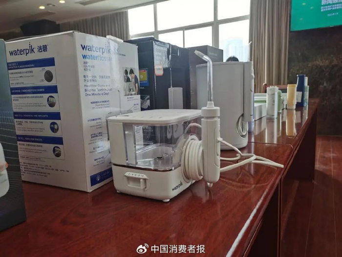 参加测试的电动冲牙器样品。刘铭/摄