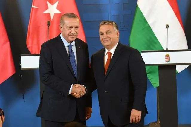 埃尔多安（左）、欧尔班  图：新华社资料