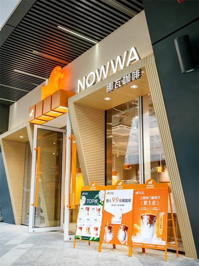 挪瓦咖啡航盛科技大厦店从新店开业，到流水稳步增长，首先自然离不开店老板的辛劳。