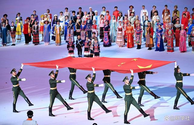 ↑中华人民共和国国旗入场。新华社记者 张博文 摄