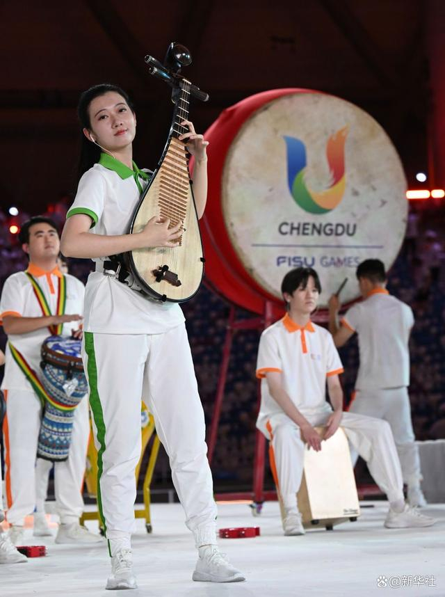 ↑演员在开幕式上表演。新华社记者 胥冰洁 摄
