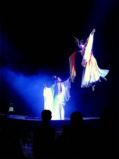     数字行浸演艺《寻迹洛神赋》在大河荟上演。本报记者 毕玉才摄