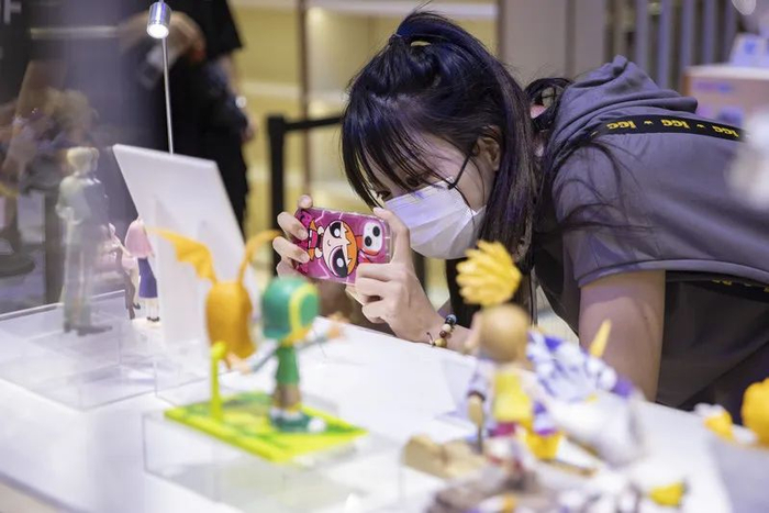 结束工作后，张欣羽在闭馆之前去自己心仪的场馆逛了一圈。