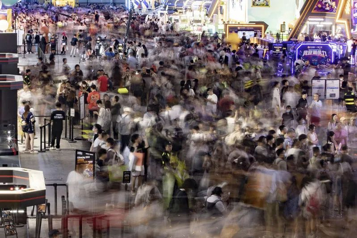 chinajoy现场人山人海，漫迷热情似火。