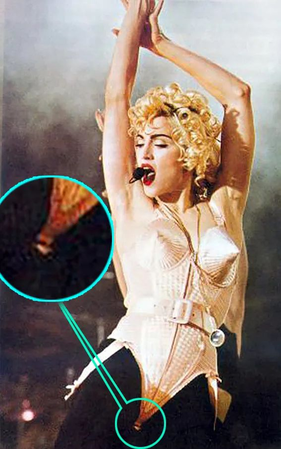 Bodysuit裆部的暗扣