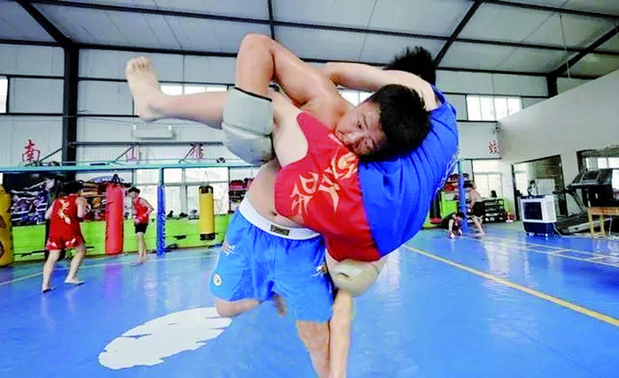     于向桐正在进行对抗训练