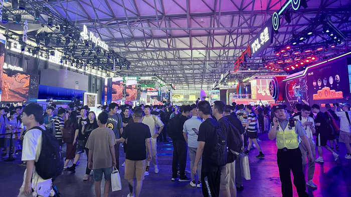 （ChinaJoy展馆内人流密集 财联社记者摄）