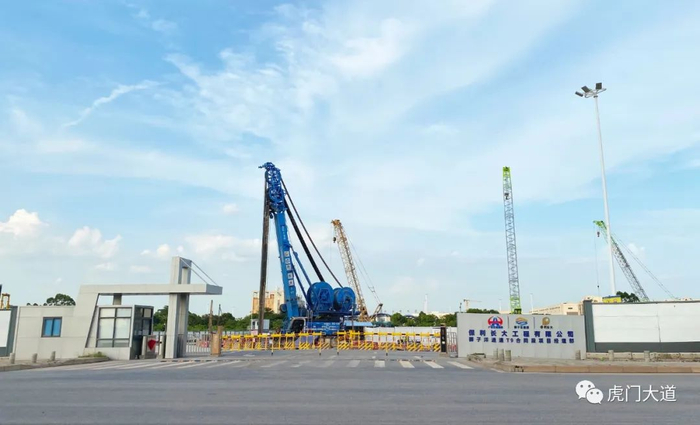 ▲东锚碇施工现场隔壁，是T9合同段项目部