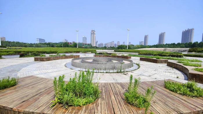 丹东英雄广场。孟双奎/摄