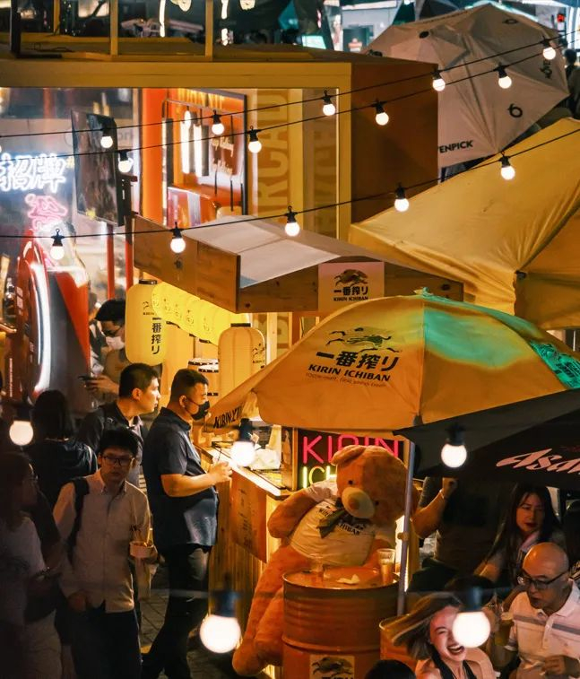 上海外滩枫径夜市，图源上海市文化和旅游局官方微博“乐游上海”