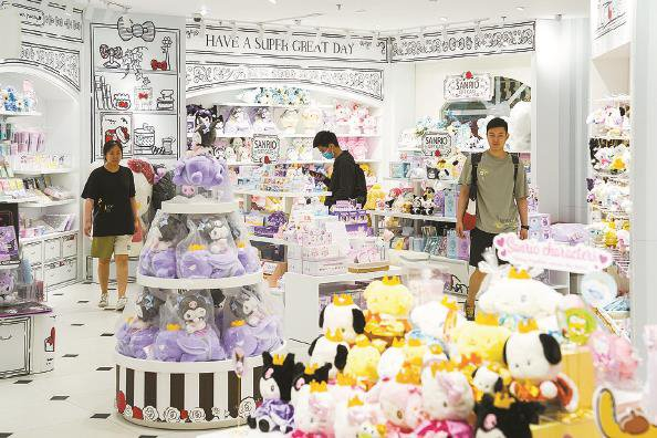             新世界四楼“Fun肆街区”引入二次元周边吸引年轻消费者  本报记者  陈梦泽  摄          