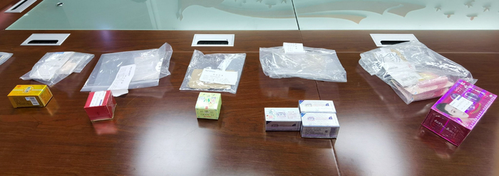 　　5款重金属超标的样品图。江苏省消保委供图