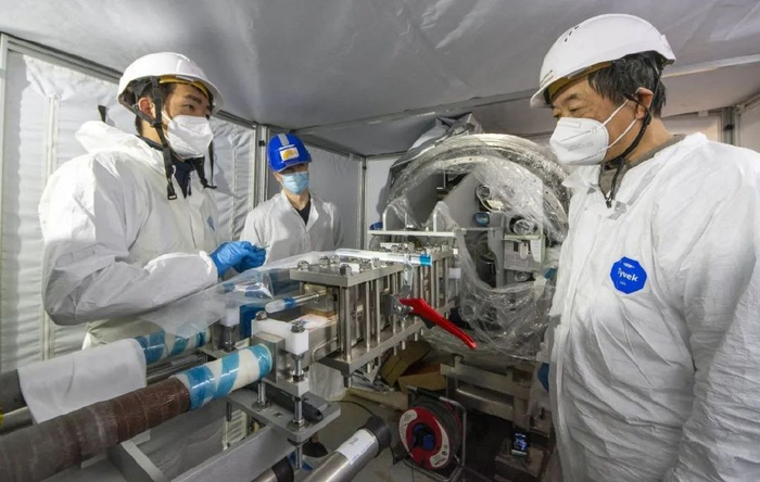 ITER首个Feeder接头安装现场。图片来源：中核工程联合体