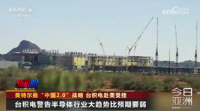 △台积电在亚利桑那州的新厂，和周遭的荒芜形成鲜明对比