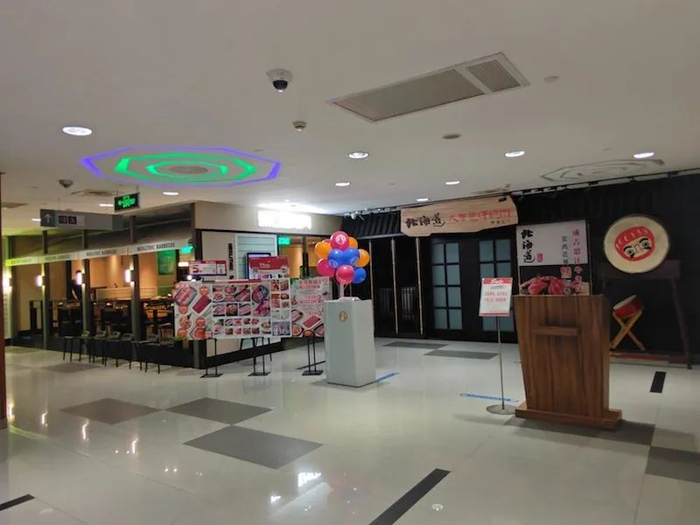 饭点的餐厅门可罗雀