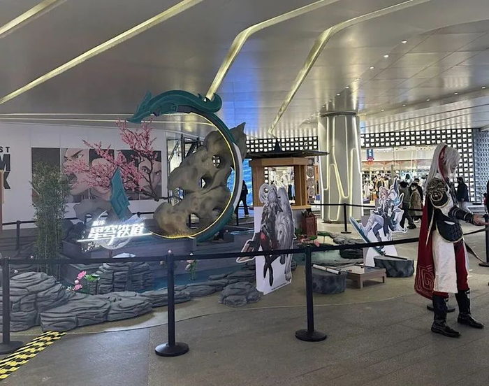 米哈游在徐家汇商圈的线下活动。 来源：小红书