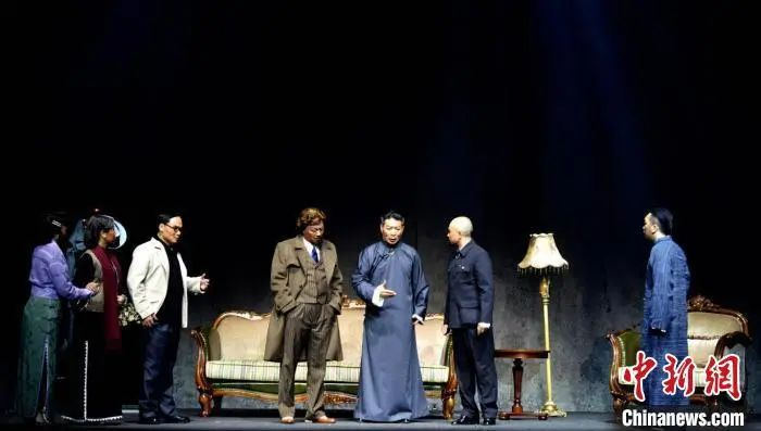 图为大型现代粤剧《抉择》在北京国家话剧院演出。梧州市粤剧团供图