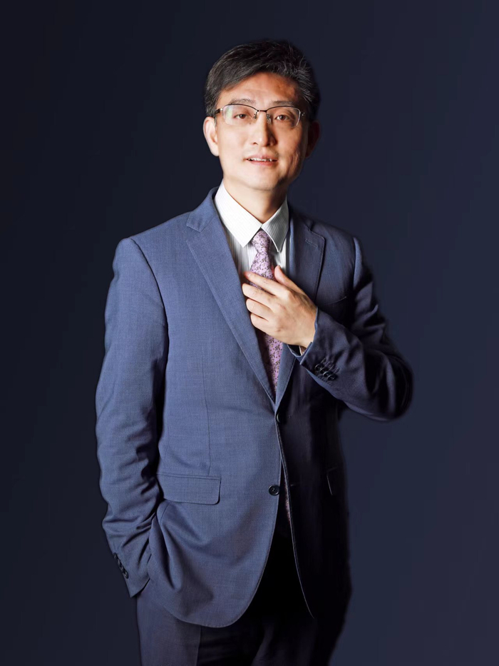 吉林银行党委书记、董事长、行长秦季章