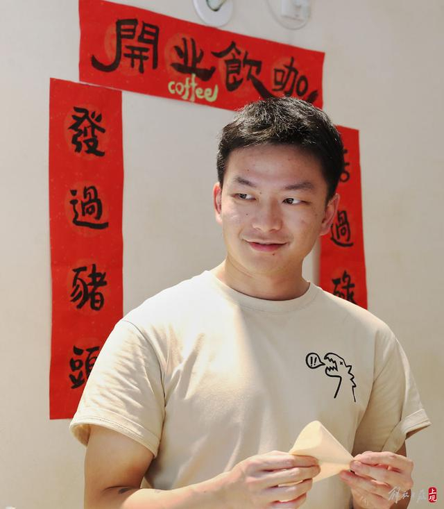 两家店一定要比，小川更喜欢长乐路，“后悔肯定会有，回头没有必要。”