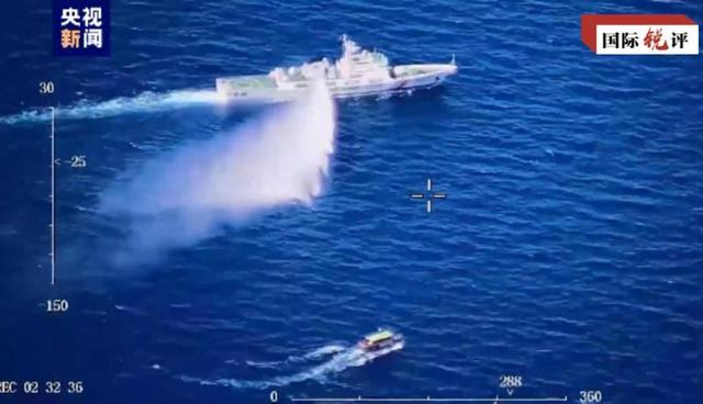 中国海警依法驱离菲非法进入我仁爱礁邻近海域船只。视频截图