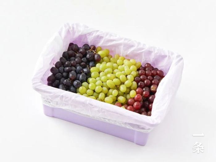 本次的三色葡萄均由葡萄基地清晨直采，人工严格筛果，精心包装冷链运输，只期望以最好的姿态与大家相见。