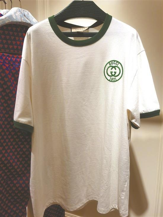 正在古驰广州太古汇店出售的杨先生同款T恤