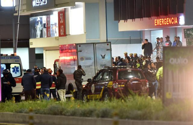 当地时间2023年8月9日，厄瓜多尔基多，救护车载着中枪的总统候选人比利亚维森西奥抵达医院。图/视觉中国