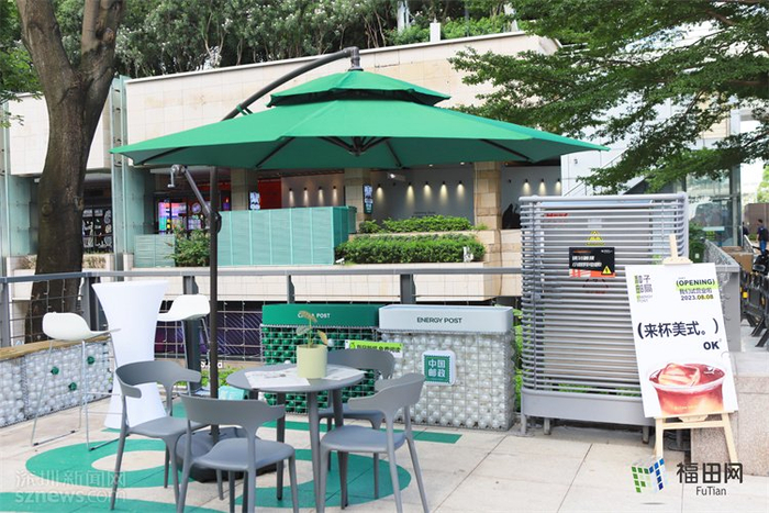 时尚座椅方便市民休息。