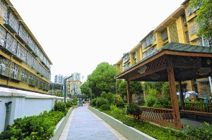 　　▲改造后的青龙山街道地勘小区干净整洁。