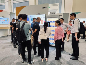 向客户介绍搭载润开鸿HiHopeOS智慧医疗发行版的天奧智能药品柜