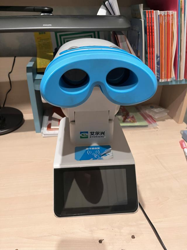 刘芸给孩子使用的艾尔兴哺光仪。受访者供图