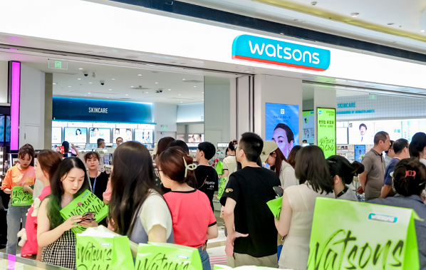 屈臣氏中国行政总裁高宏达等亮相新店开业仪式,并感谢会员,员工及业务