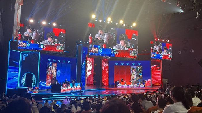 苏州KSG和佛山DGR在KPL比赛现场（品玩摄）