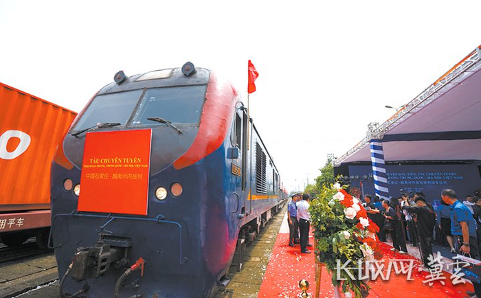 “燕赵号”中越班列抵达越南河内安员车站。新华社记者 胡佳丽 摄
